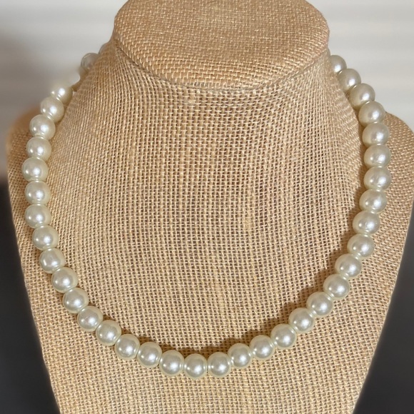 Fashion Jewelry Jewelry - Classic White Pearl Necklace on 19" Chain
